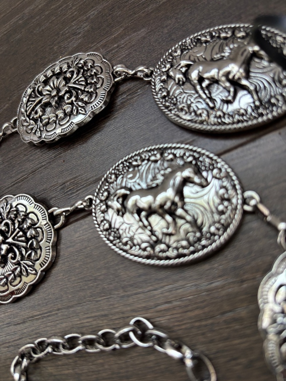 LA Valentina Western Chain Belt,oval silvertone horse & floral conchos,versatile - Picture 2 of 6